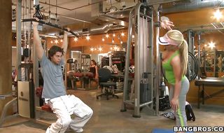 Attractive mature Austin Taylor gets picked up by a muscular pal